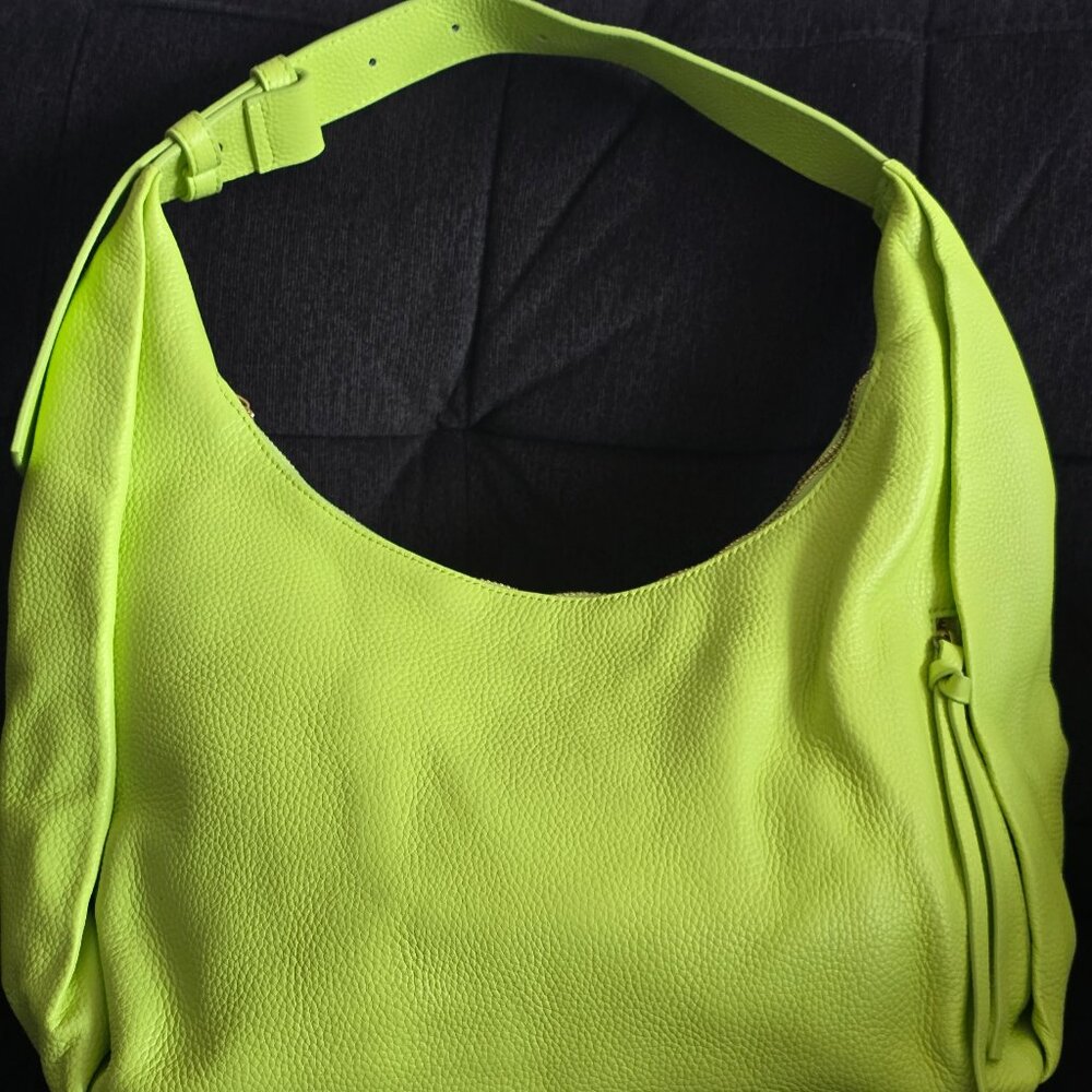 NEW - $415 Below Retail - Tote Le Monde "Barcelona" Leather Bags - Rare Colors